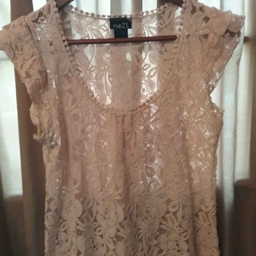 🌹Rue 21 Beautiful sheer lace tank top